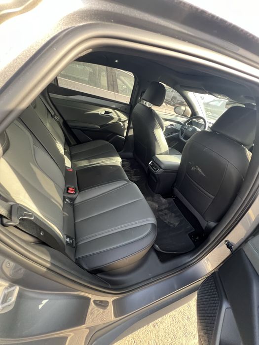 Byd Qin L avtomobili sotuvda