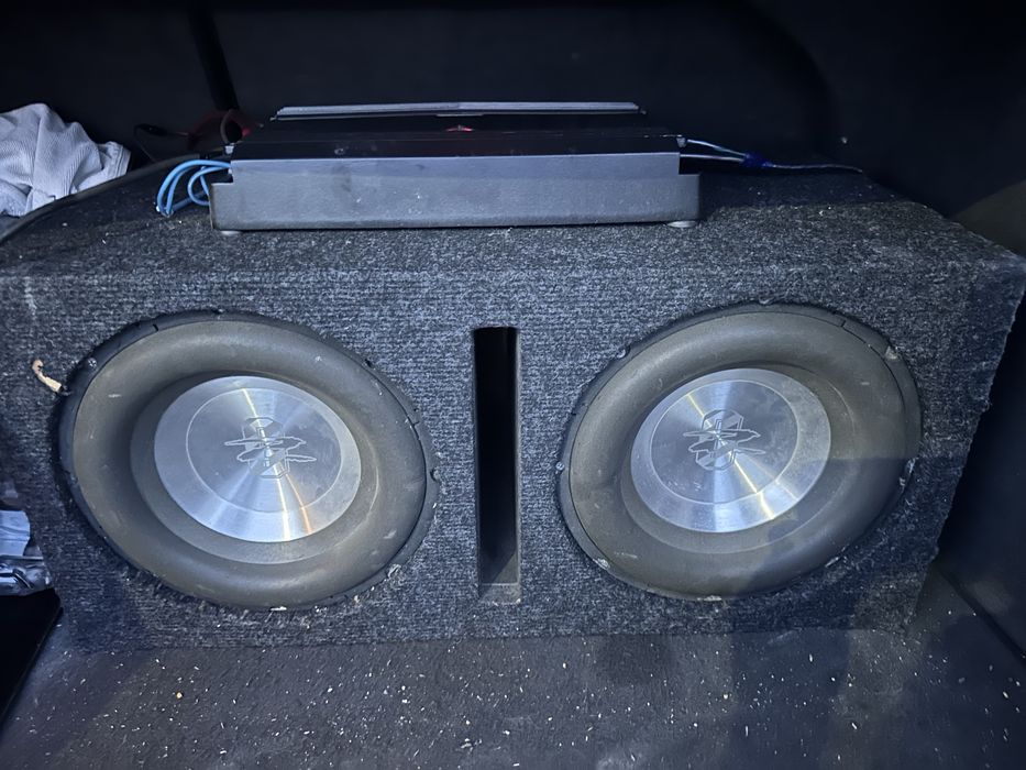 Vand subwoofer auto