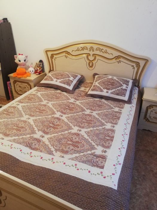 Продам спальный гарнитур.