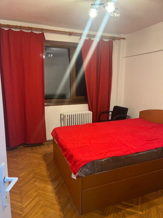 Camera libera in apartament cu 3 camere, Piata Unirii