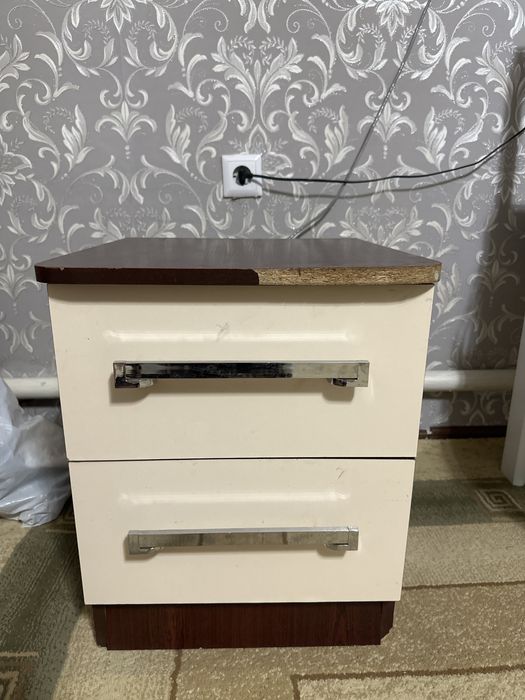 продам тумбочку