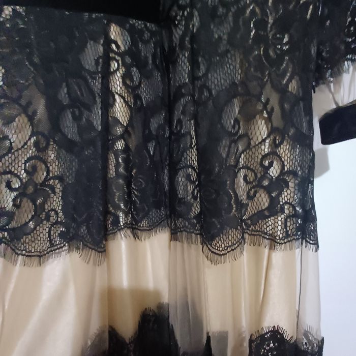 Продам платья кружевные