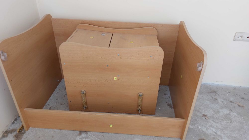 Детско легло комбинирано/кошара/люлка/бюро на Бертони