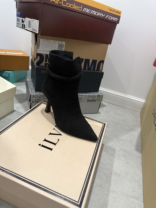 Продается две праы туфель