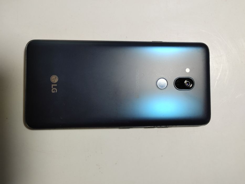 LG Q9 One телефон от компании LG.