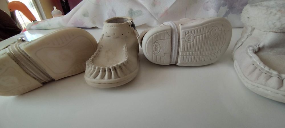 Буйки 16/17 номер и пантофки.Цена за трите