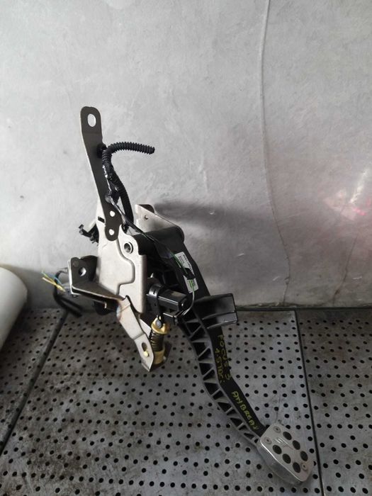 Pedala ambreiaj ford focus 3 bv617b633ge