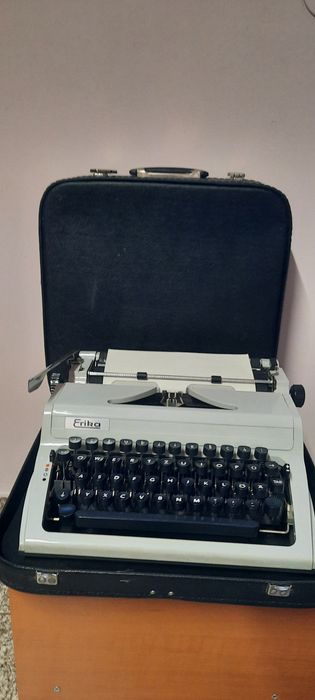Mașină de scris Erika impecabilă