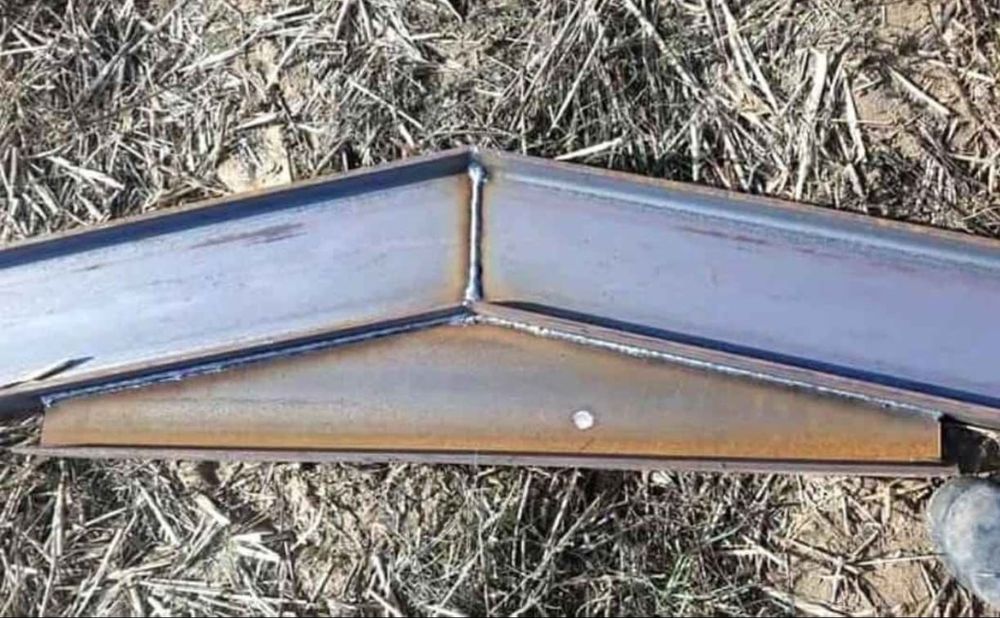 Vând hală metalică 10 m lățime 10 m lungime cu 4 m înălțime doar struc