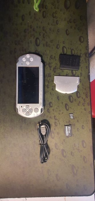 Vând Playstation Portabil (PSP) Seria 3001 Modat Complet