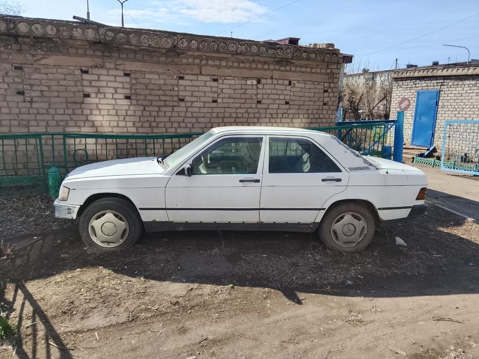 Продам машину 400000 торг есть