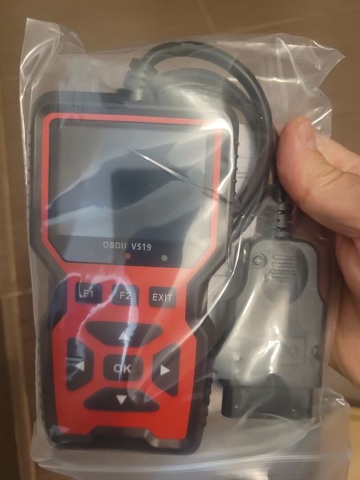 Vând tester auto OBD2 model V519,