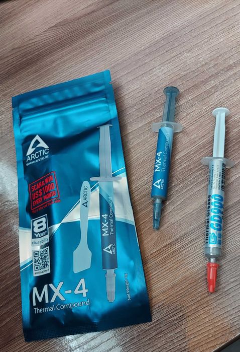 Продаётся термопаста  МХ4 4гр и еще Gd900 3гр