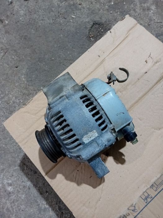 Продавам хонда сивик на части 1.3 16в 75кс 94г.