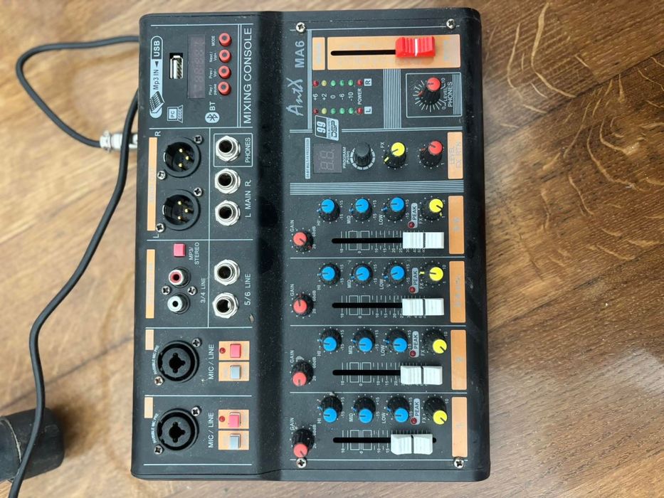 Два броя тонколони JBL