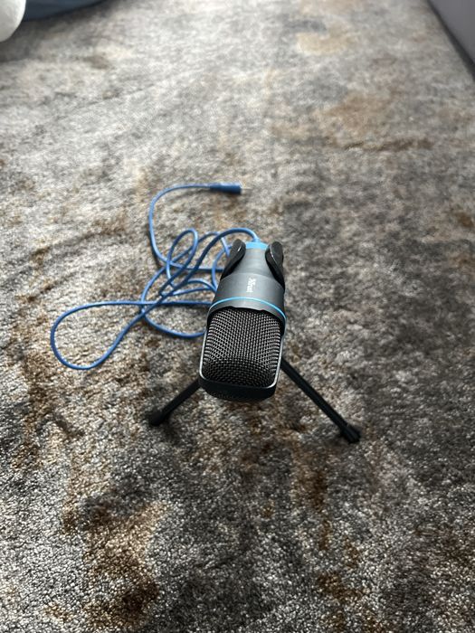 Син микрофон