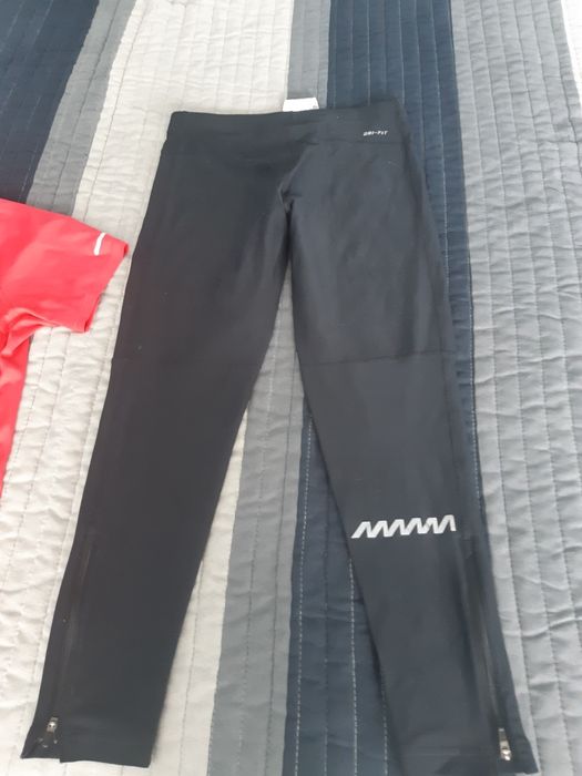 Сутиени Nike и Under Armour за фитнес