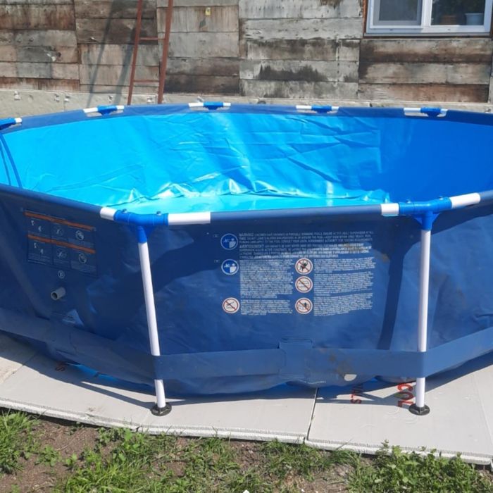 Продам бассейн в хорошем состояние