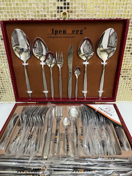 Продам 2 столовых набора на 24 персон