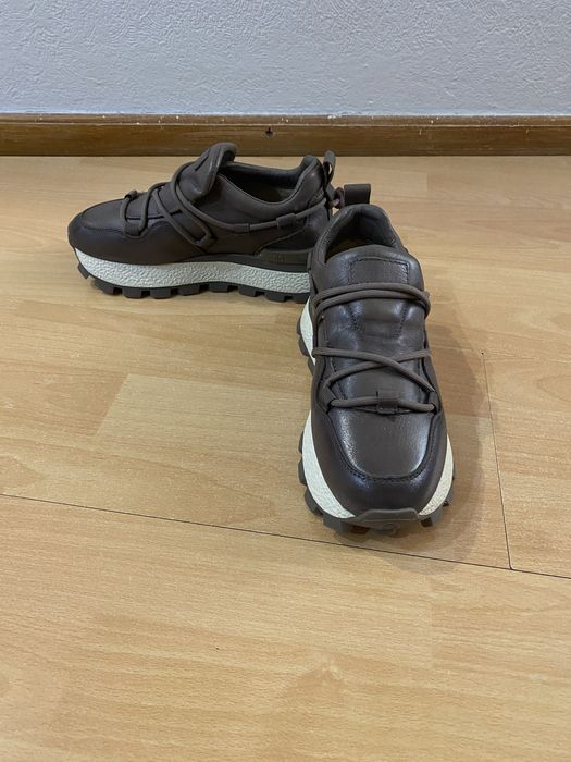 Кроссовки женкие