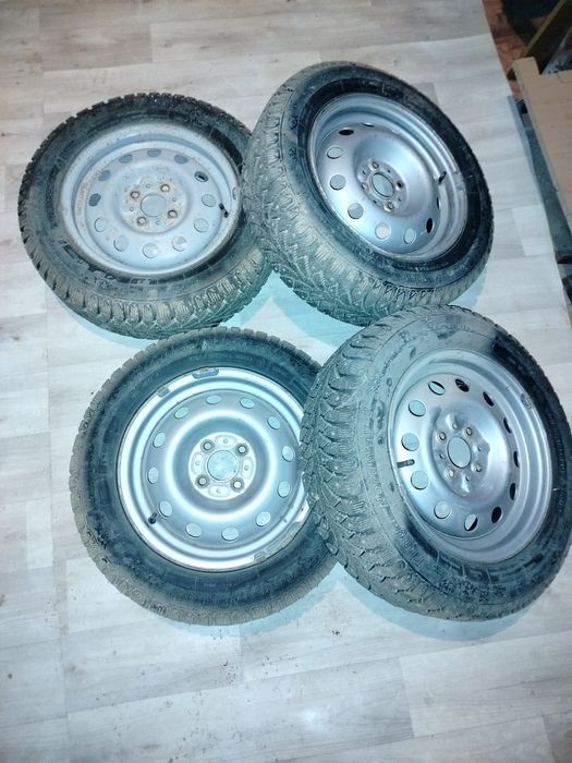 Продам зимние шины в комплекте