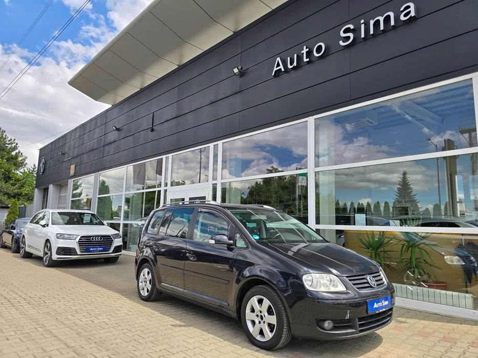 Volkswagen Touran 7 locuri, 140 CP, cutie Automata DSG, Climatronic, Carlig remorcare