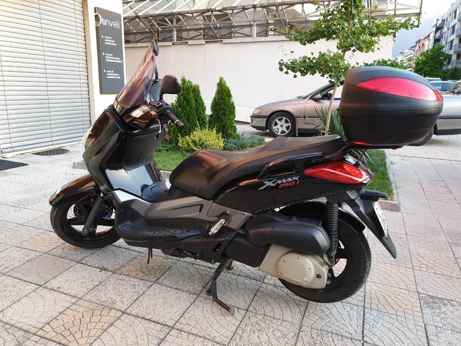 Продавам скутер Ямаха T maxx 2007 година