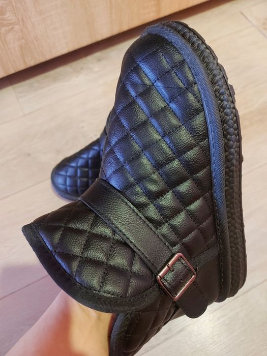 Продам угги новые