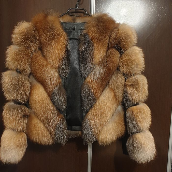 Haina din blana de vulpe