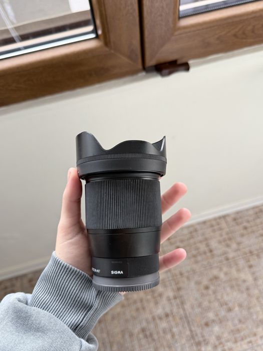 Обектив Sigma 16mm f/1.4 DC DN Contemporary (Sony E-mount) – перфектен