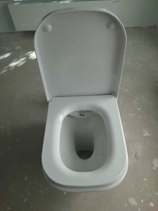 Set wc Roca The Gap back to wall Rimless de vânzare 1000 lei, nou