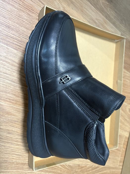 Женские зимние ботинки