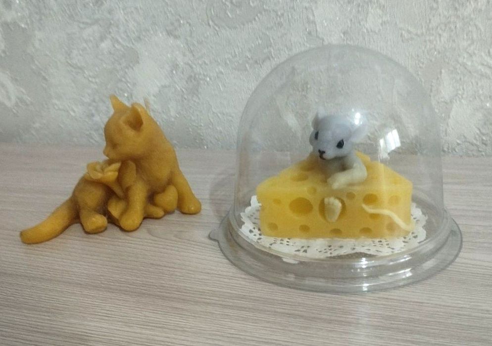 Декоративное мыло и свеча.