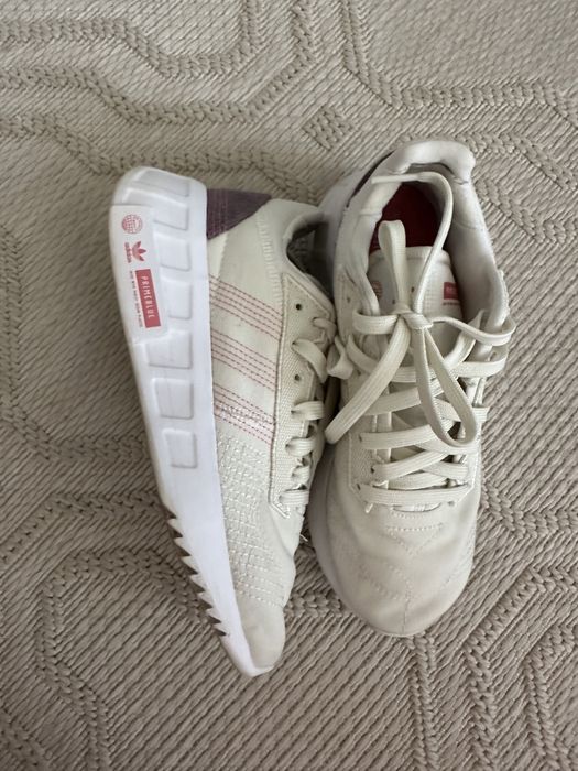 Маратонки Adidas за момиче,номер 36,5
