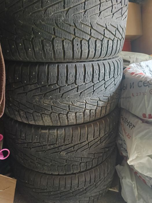 Шины зимние Б/У  295/40 R21