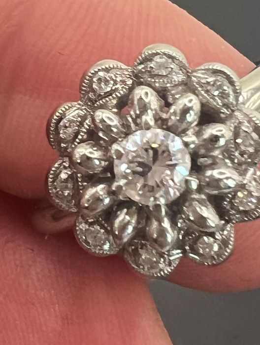 Inel vintage din aur alb de 18K (750) cu diamante naturale, 5 g, Mărimea 55, Model floral