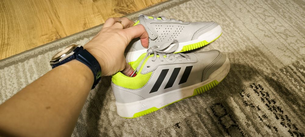 Pantofi Adidas mar. 33