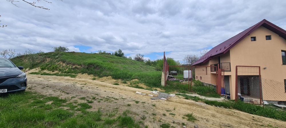 Teren Bucium Plopii fără soț