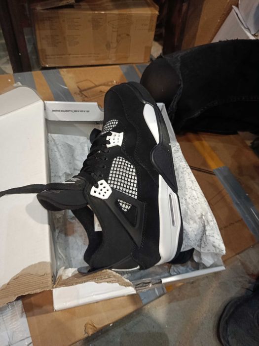 Nike Air Jordan 4 Retro "White Thunder"