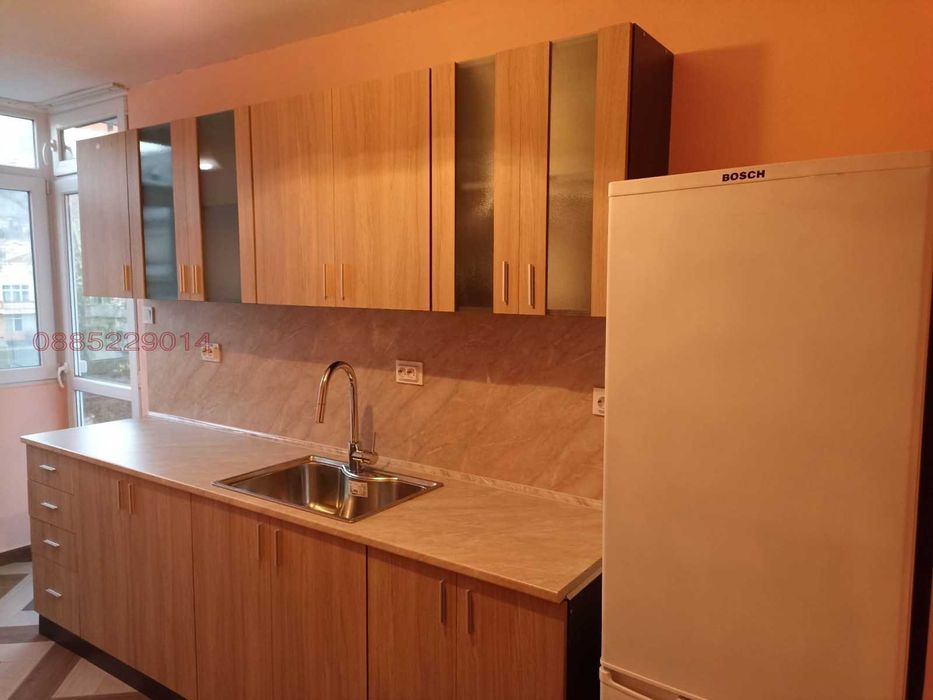 Дава се под наем Двустаен апартамент в Карлово - 63 кв.м за 255 € - Снимка #3