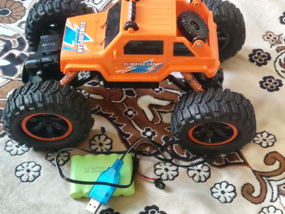 Машинка для ребенка с подсветкой.