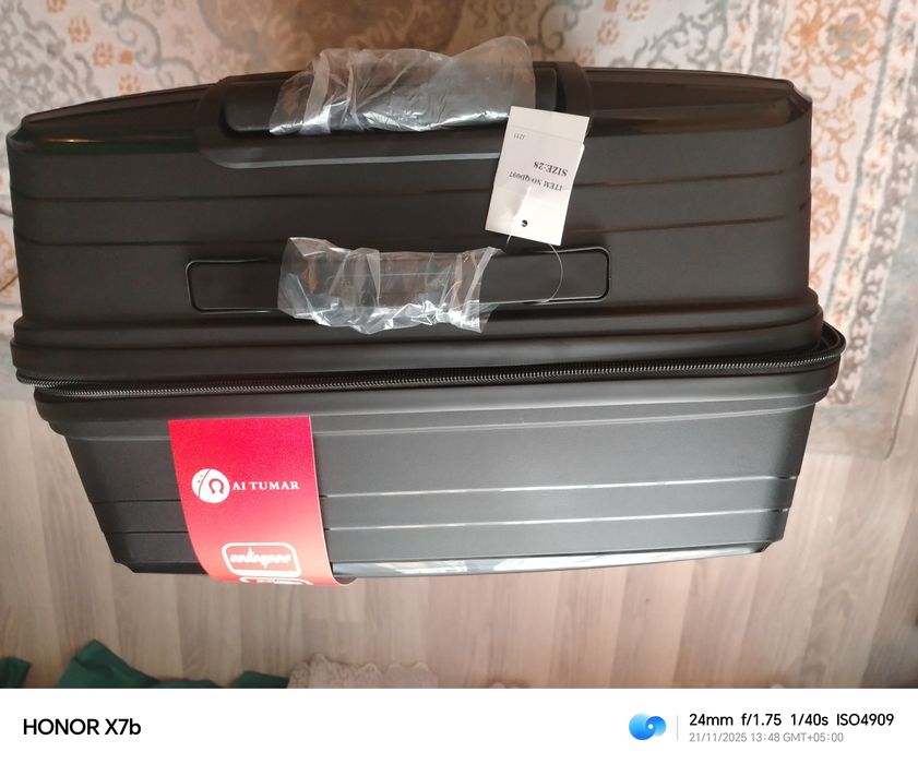 продам новый чемодан