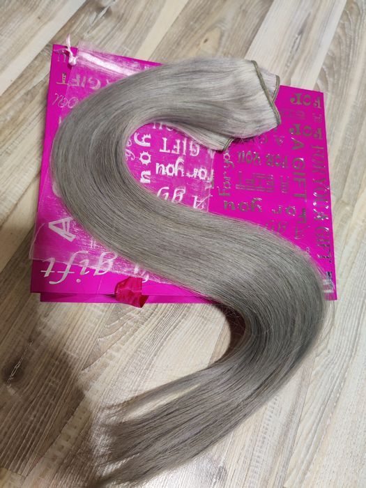 Естествена сивкаво руса коса, супер двойна плътност.