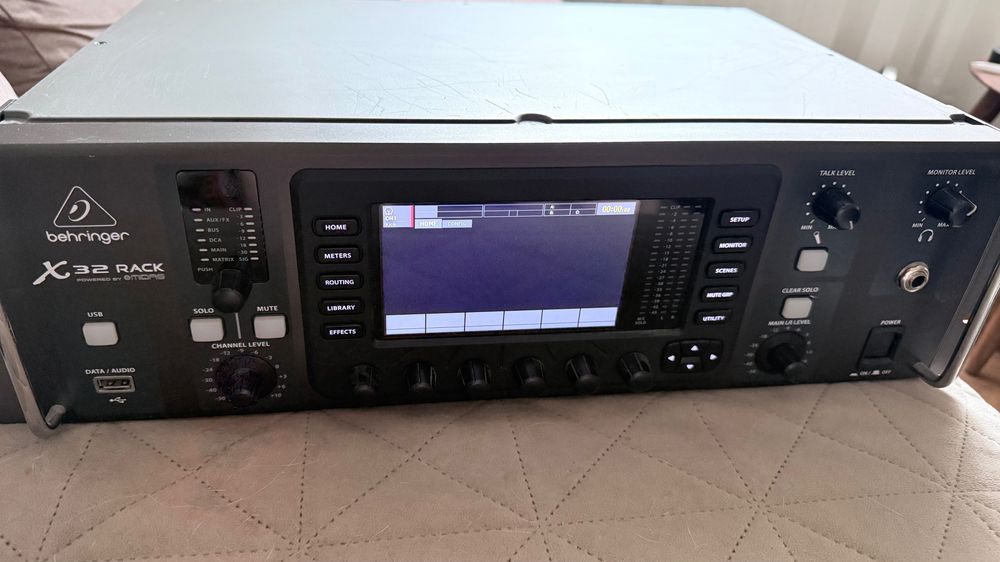Mixer digital Behringer X32 de rack router wi-fi inclus