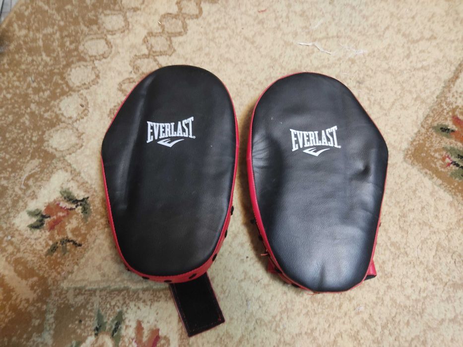 Боксерские перчатки,лапы