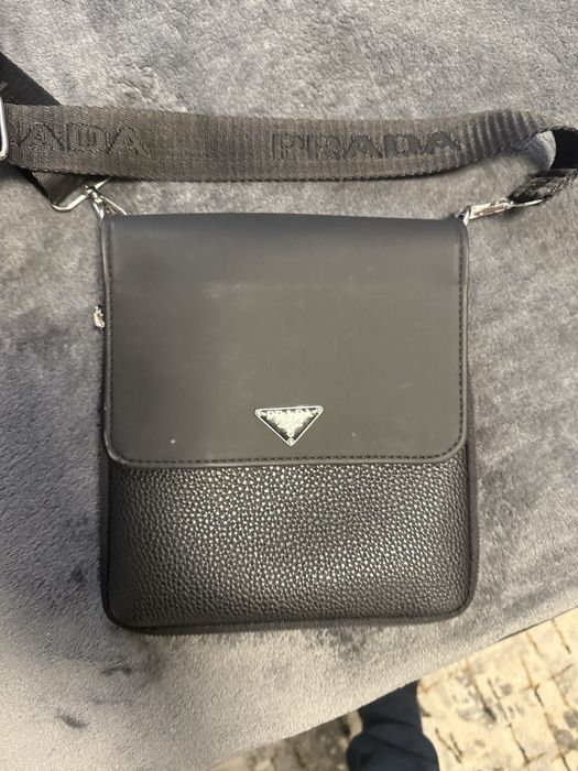 Borseta prada noua