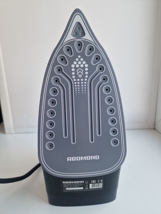 Утюг Redmond новый