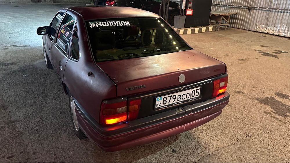 Opel Vektra(opel vektra) 2.0-1993год
