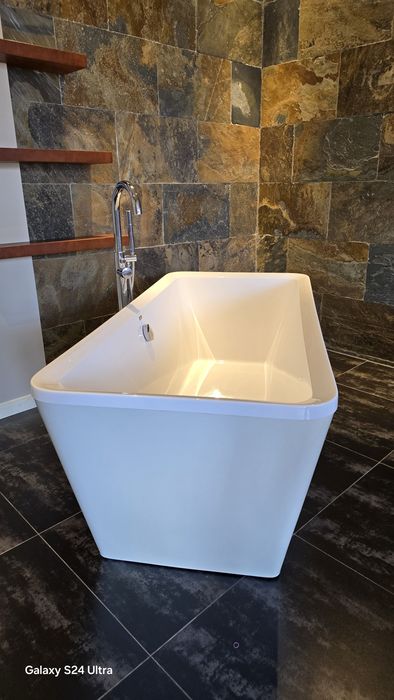 Комплект ванны со смесителеи