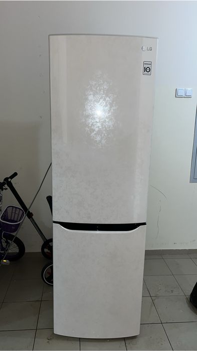 Продам Холодильник LG